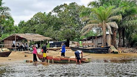 ANGOLA : NAVEGANDO EL RIO CONGO ANGOLA : NAVEGANDO EL RIO CONGO