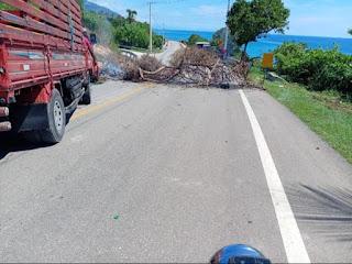 Protestan por agua en la Costa de Barahona Protestan por agua en la Costa de Barahona