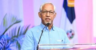 Ministro de Educación felicita a Hidalgo por reelección en ADP. Ministro de Educación felicita a Hidalgo por reelección en ADP.