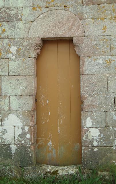 ROMÁNICO EN EL CAMINO DE INVIERNO  IGLESIA DE SAN MARTIÑO Portada Fachada Norte
