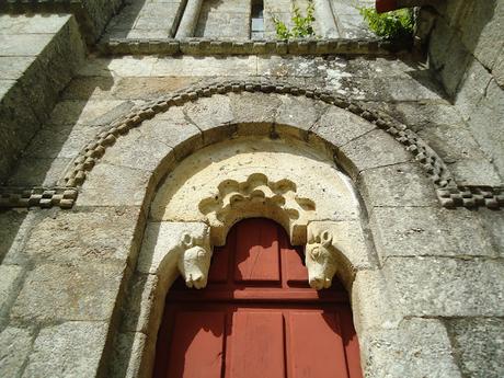 ROMÁNICO EN EL CAMINO DE INVIERNO  IGLESIA DE SAN PAIO DE DIOMONDI  Detalle Portada Fachada Sur