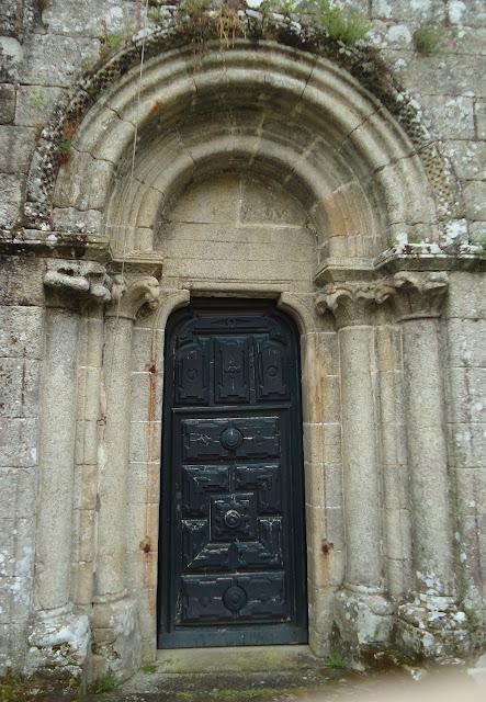ROMÁNICO EN EL CAMINO DE INVIERNO IGLESIA DE SAN MARTIÑO Portada Fachada Oeste
