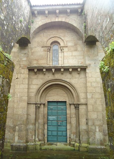 ROMÁNICO EN EL CAMINO DE INVIERNO COLEGIATA DE SANTA MARIA LA REAL DE SAR. Portada Fachada Norte