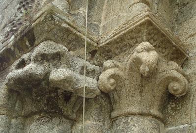 ROMÁNICO EN EL CAMINO DE INVIERNO IGLESIA DE SAN MARTIÑO Capiteles Portada Fachada Oeste 1