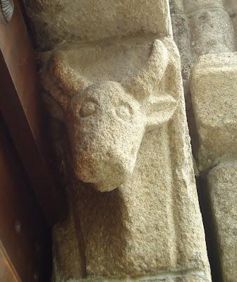 IGLESIA DE SANTIAGO Ménsula 2 Portada Oeste