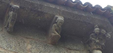 ROMÁNICO EN EL CAMINO DE INVIERNO COLEGIATA DE SANTA MARIA LA REAL DE SAR. Canecillos y Capitel columna ábside