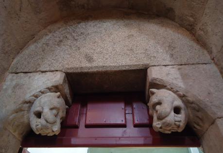 ROMÁNICO EN EL CAMINO DE INVIERNO  IGLESIA DE SAN PAIO DE DIOMONDI  Detalle Portada muro Norte