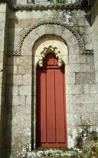 ROMÁNICO EN EL CAMINO DE INVIERNO  IGLESIA DE SAN PAIO DE DIOMONDI Portada Fachada Sur