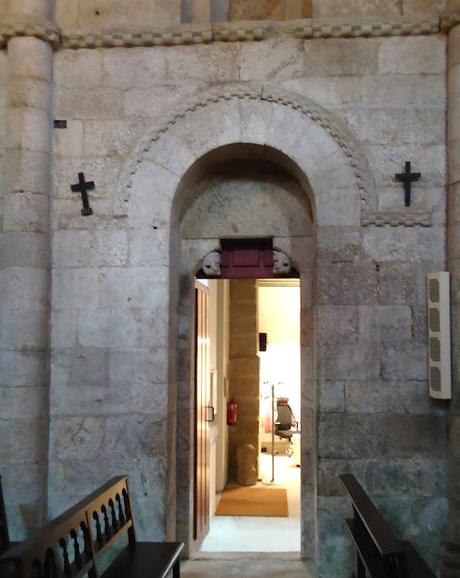 ROMÁNICO EN EL CAMINO DE INVIERNO  IGLESIA DE SAN PAIO DE DIOMONDI  Portada muro Norte