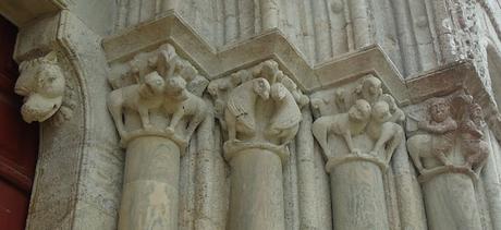 ROMÁNICO EN EL CAMINO DE INVIERNO  IGLESIA DE SAN PAIO DE DIOMONDI Capiteles y ménsula portada 2