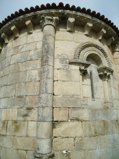 ROMÁNICO EN EL CAMINO DE INVIERNO IGLESIA DE SAN MARTIÑO Ábside
