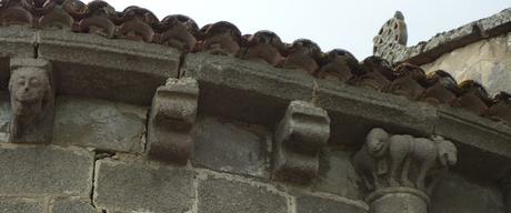 ROMÁNICO EN EL CAMINO DE INVIERNO  IGLESIA DE SAN SALVADOR DE ASMA  Canecillos ábside 2