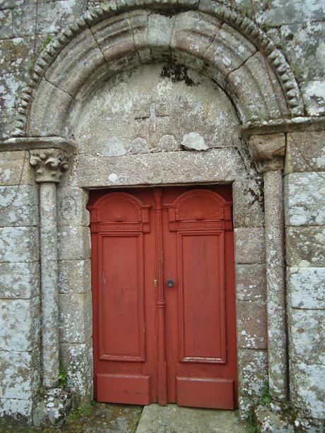 ROMÁNICO EN EL CAMINO DE INVIERNO  IGLESIA DE SAN XIAO  Portada Oeste