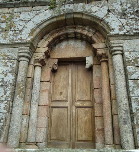 ROMÁNICO EN EL CAMINO DE INVIERNO  IGLESIA DE SAN MARTIÑO  Portada Oeste