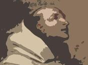 Ojos altos, manos juntas, pies desnudos