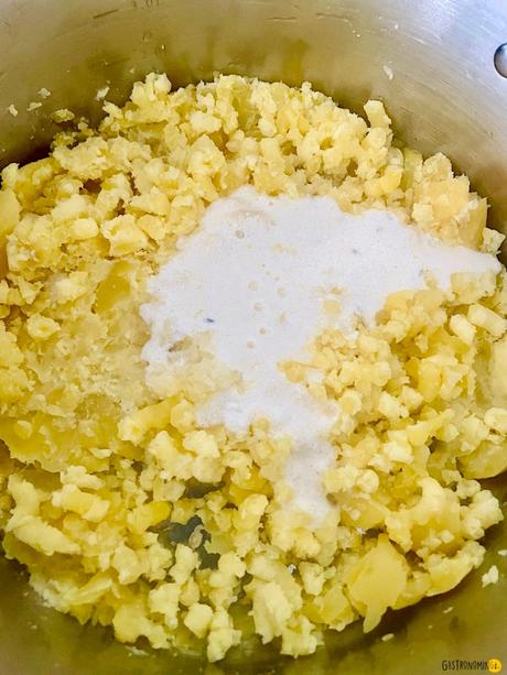 Pommes aligot, puré de patatas con queso