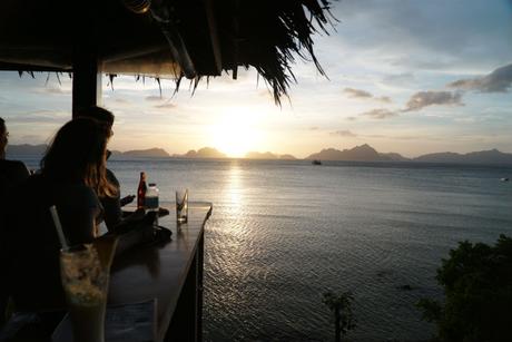 Anécdotas de mis viajes que nunca olvidaré atardecer-bar-republica-Elnnido