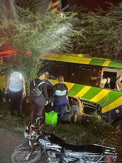 Tres fallecidos en choque de autobus y un camión entre Azua y Baní. Tres fallecidos en choque de autobus y un camión entre Azua y Baní.