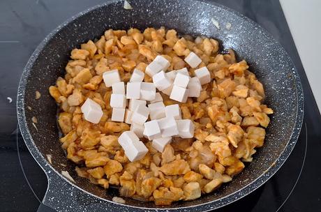 Apagallums rellenos de arroz con pollo y queso feta gratinados al horno (setas)