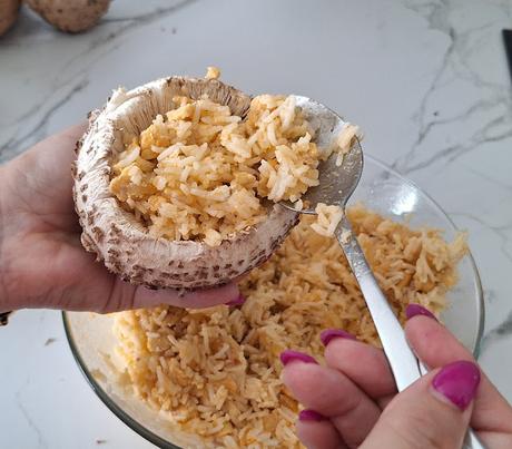 Apagallums rellenos de arroz con pollo y queso feta gratinados al horno (setas)