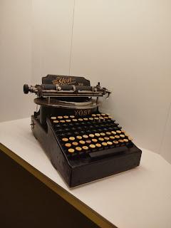 EXPOSICIÓN CARMEN DE BURGOS Y MARÍA DE LA O LEJÁRRAGA EN LA BIBLIOTECA NACIONAL