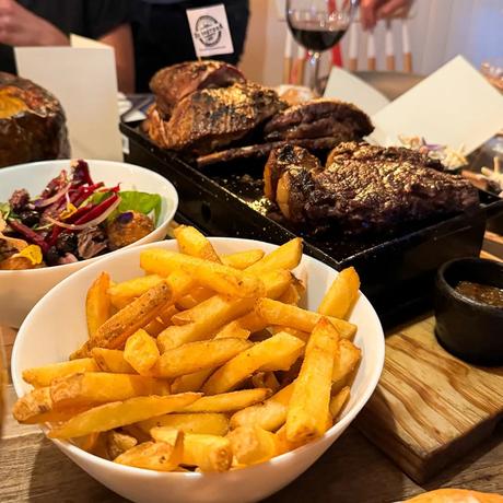 guarniciones papas fritas ensalada