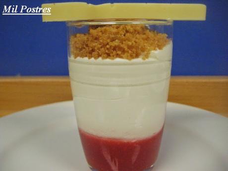 CREMA BÁVARA CON FRESAS Y CRUMBLE DE GALLETAS