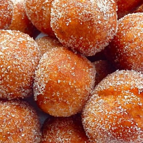 Buñuelos caseros de manzana