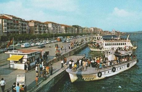 El embarcadero y la antigua taquilla de las lanchas
