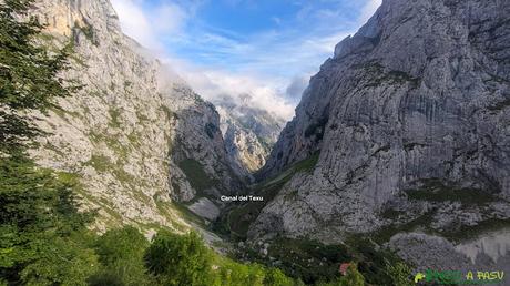 Vista desde el Castillo (Bulnes) hacia la Canal del Texu