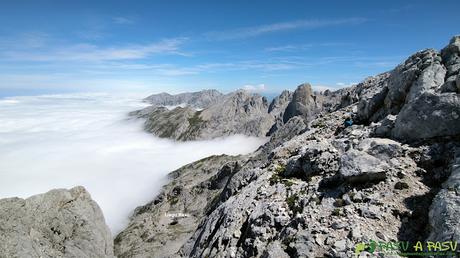 Vista del Llagu Rasu desde el Cueto Albo