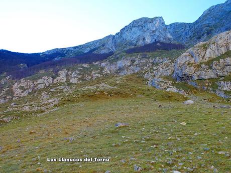 Poncebos-Las Salidas de Bulnes-Bulnes-Canal de Amuesa-Amuesa