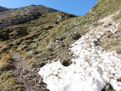 Poncebos-Las Salidas de Bulnes-Bulnes-Canal de Amuesa-Amuesa