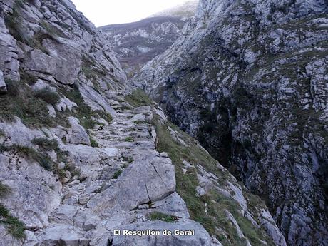 Poncebos-Las Salidas de Bulnes-Bulnes-Canal de Amuesa-Amuesa