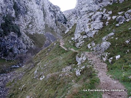 Poncebos-Las Salidas de Bulnes-Bulnes-Canal de Amuesa-Amuesa