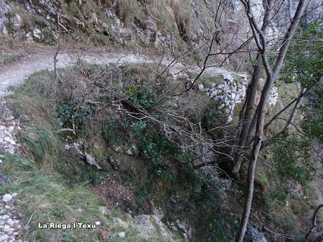 Poncebos-Las Salidas de Bulnes-Bulnes-Canal de Amuesa-Amuesa