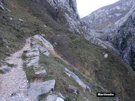 Poncebos-Las Salidas de Bulnes-Bulnes-Canal de Amuesa-Amuesa