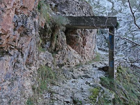 Poncebos-Las Salidas de Bulnes-Bulnes-Canal de Amuesa-Amuesa