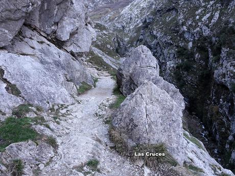 Poncebos-Las Salidas de Bulnes-Bulnes-Canal de Amuesa-Amuesa