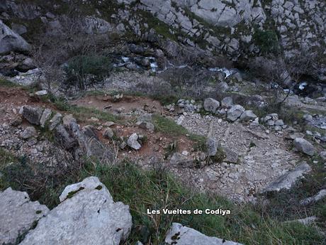 Poncebos-Las Salidas de Bulnes-Bulnes-Canal de Amuesa-Amuesa