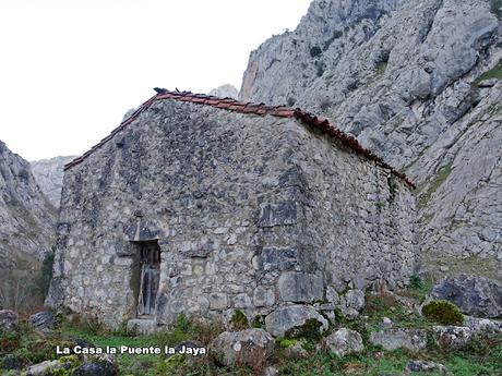 Poncebos-Las Salidas de Bulnes-Bulnes-Canal de Amuesa-Amuesa