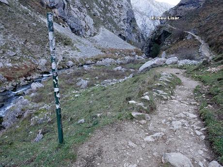 Poncebos-Las Salidas de Bulnes-Bulnes-Canal de Amuesa-Amuesa