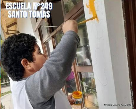 Muraleada en la Escuela 249 de Santo Tomás