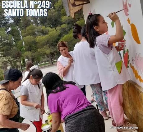Muraleada en la Escuela 249 de Santo Tomás