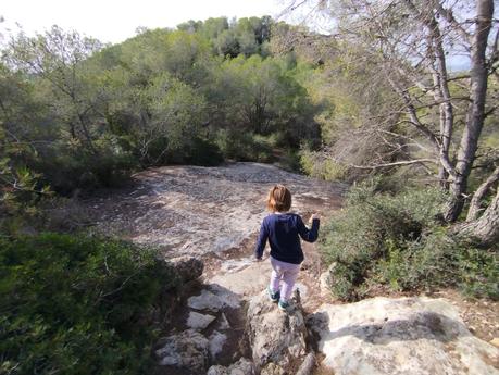 Explorando la Cova Foradada y la Talaia de Calafell | Baix Penedès Explorando la Cova Foradada y la Talaia de Calafell | Baix Penedès