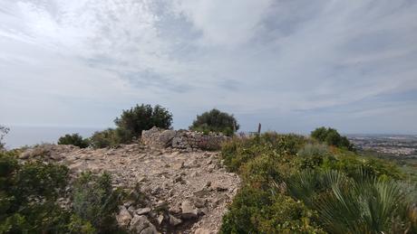 Explorando la Cova Foradada y la Talaia de Calafell | Baix Penedès Explorando la Cova Foradada y la Talaia de Calafell | Baix Penedès