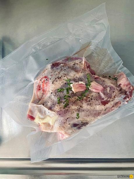 Pierna de ternasco deshuesada asada (sous vide) Pierna de ternasco deshuesada asada (sous vide)