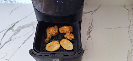 Pollo con patatas asadas en airfryer Pollo con patatas asadas en airfryer