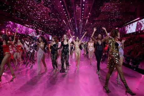 Victoria’s Secret vuelve con una pasarela más inclusiva Victoria’s Secret vuelve con una pasarela más inclusiva