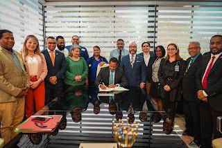 Superintendencia Seguros y Contraloría firmaron acuerdo de control interno. Superintendencia Seguros y Contraloría firmaron acuerdo de control interno.